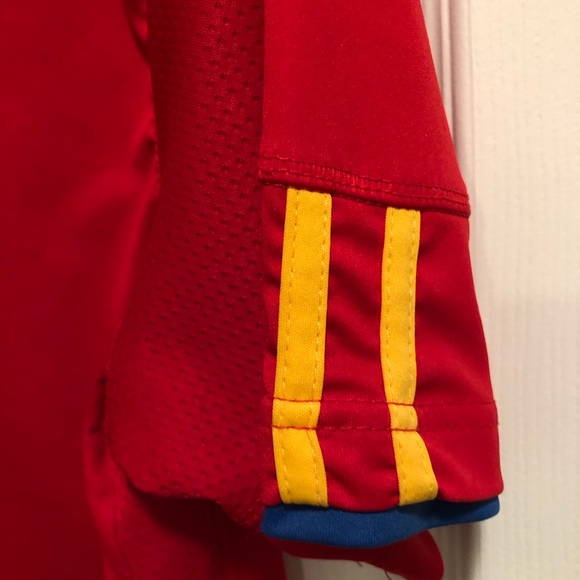 Spain national team soccer jersey in Medium - Picture 4 of 6